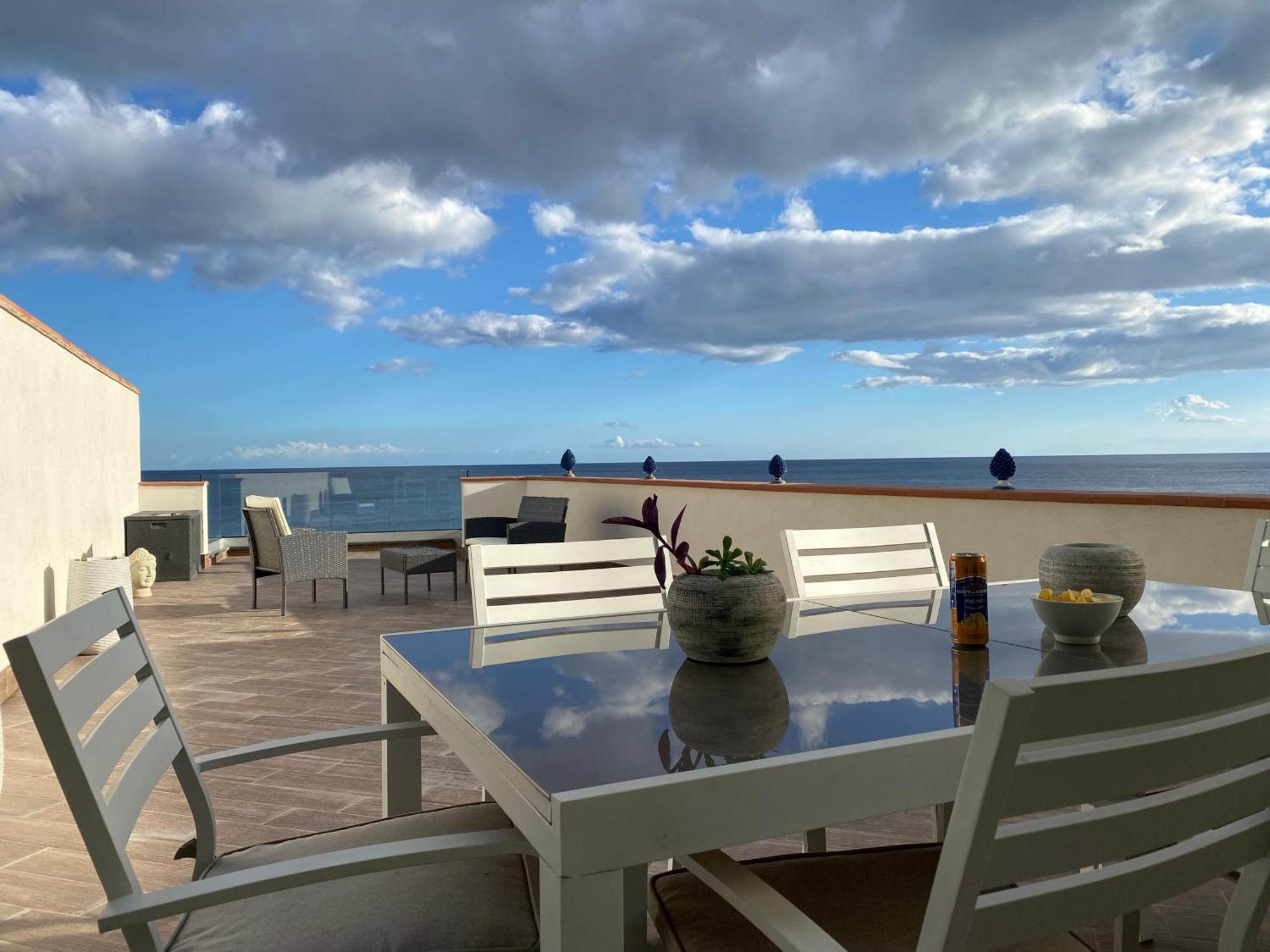 Beach Penthouse Marisol 2Floors, Central Letojanni Buitenkant foto
